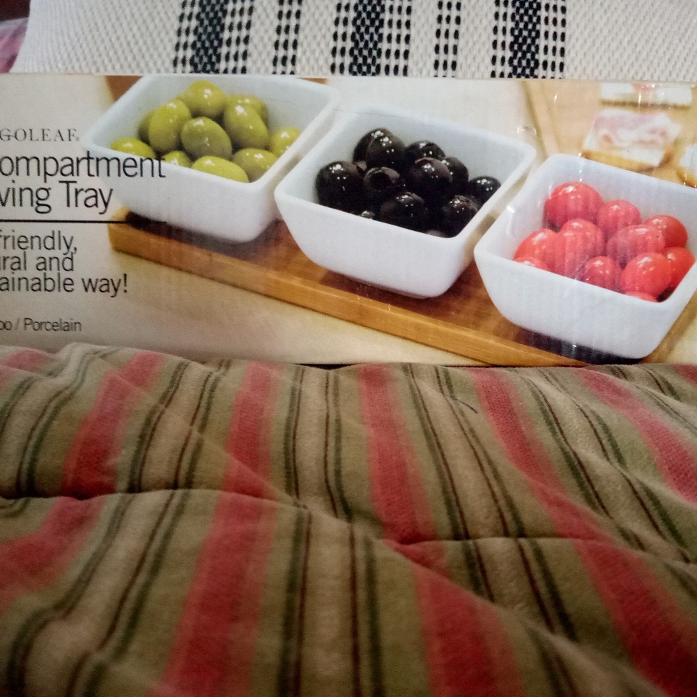 MANGOLEAF SERVING TRAYS